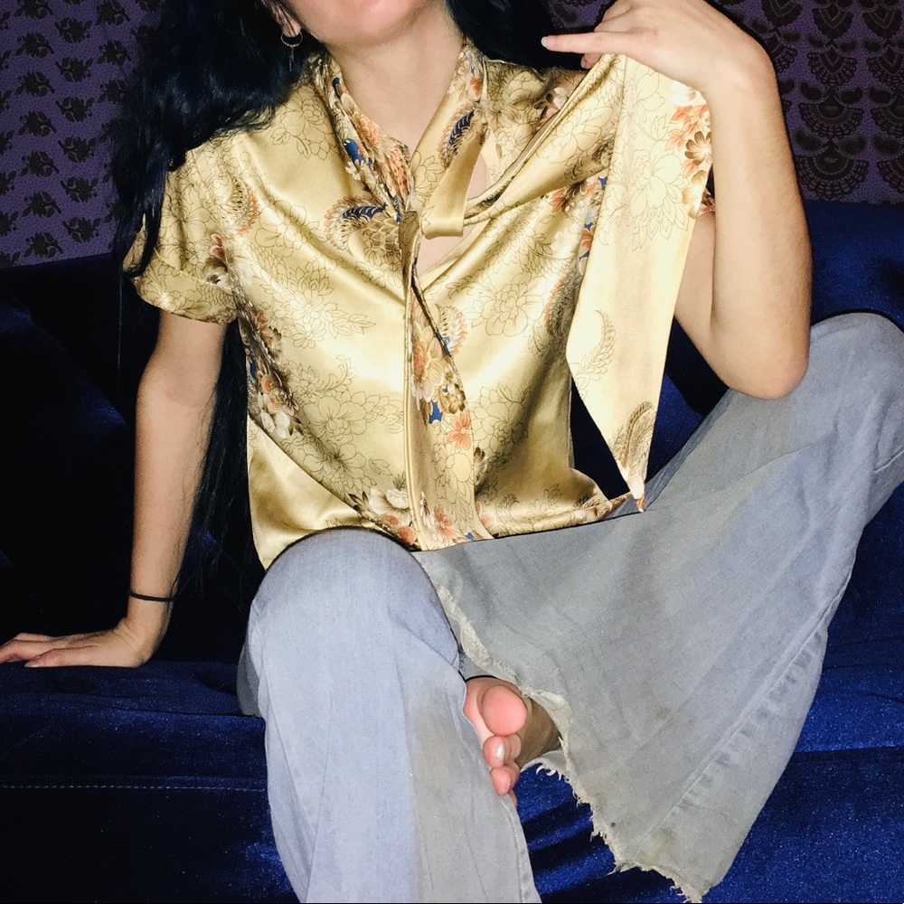Vintage gold short-sleeve blouse with pussy bow